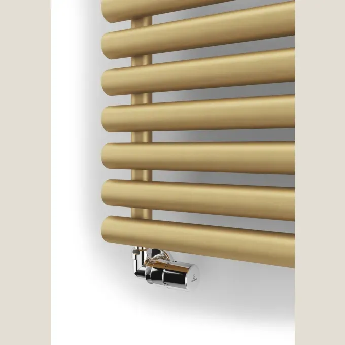 Designradiator Rolo Room H detailopname van de ronde buizen in de messingkleurige afwerking Brass