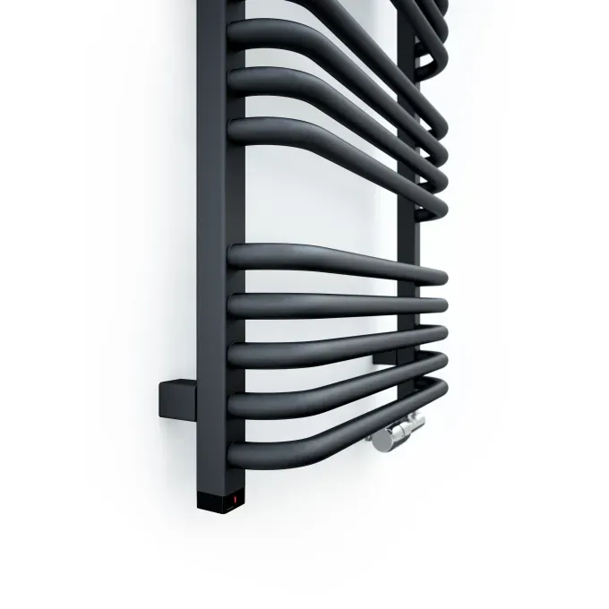 Handdoekradiator Alex One detailopname van de bediening en de verzamelbuis in de afwerking Modern Grey