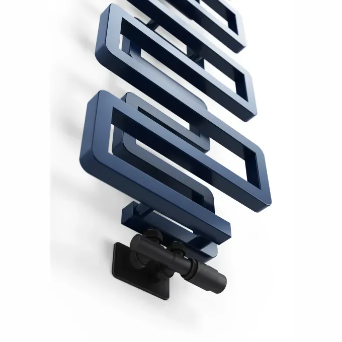 Handdoekradiator Bookie detailopname van de verbinding tussen de buizen in RAL 5011, donkerblauw