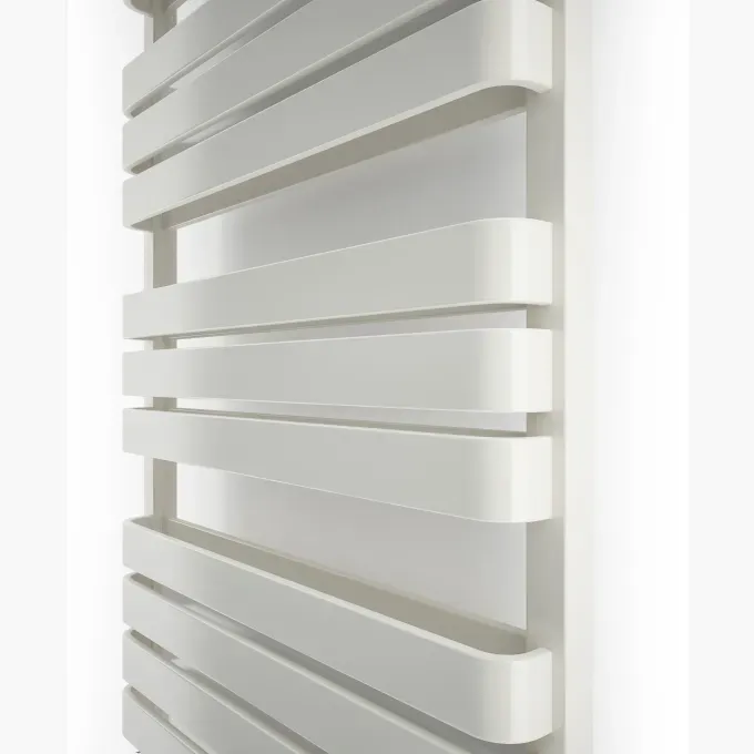 Handdoekradiator Warp T Bold detailopname van de dubbele buisrijen en de afwerking