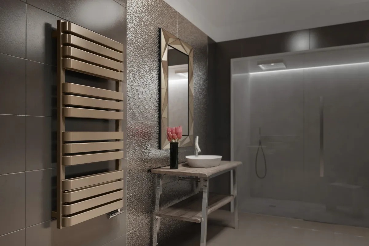 Handdoekradiator geïnstalleerd in een luxe badkamer met inloopdouche