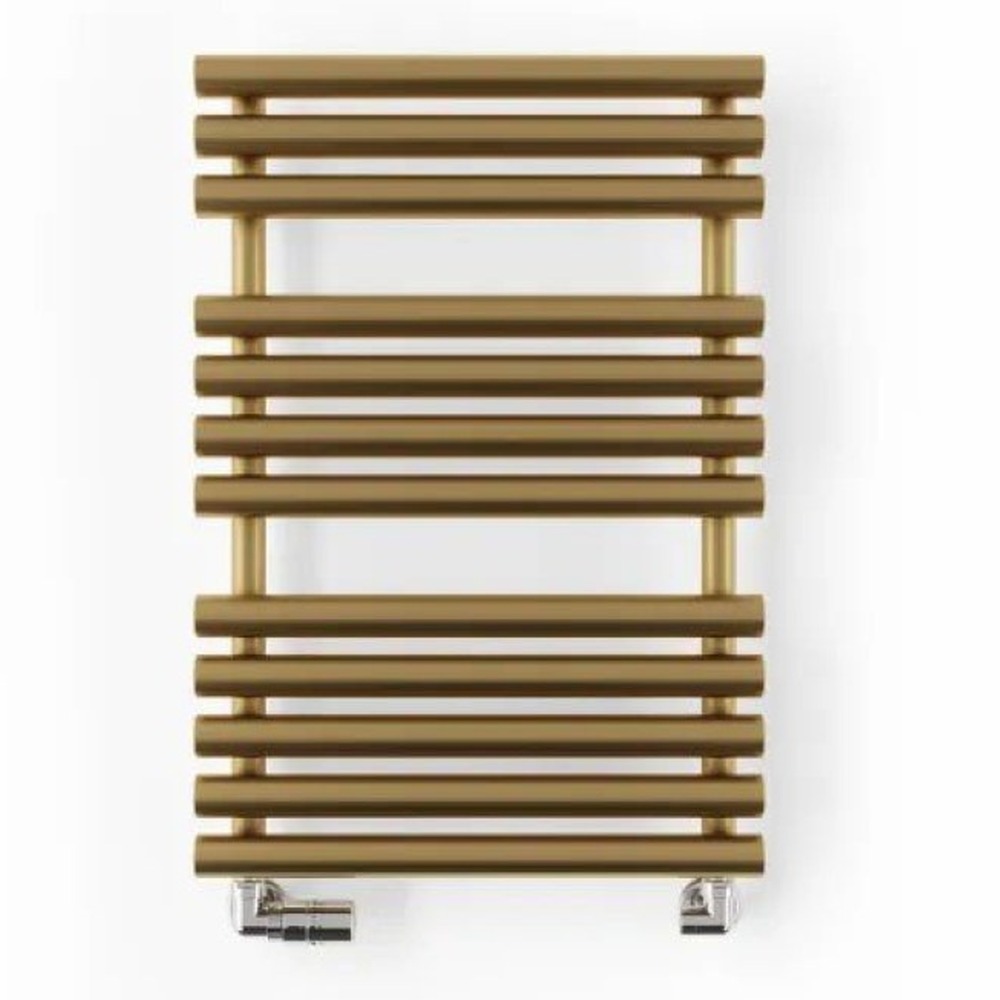 Handdoekradiator Rolo Towel tegen een witte achtergrond