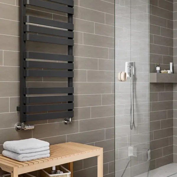 Handdoekradiator Warp T One in een interieur