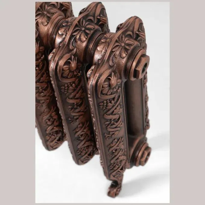 Detail van de ornamenten op de leden van de gietijzeren radiator Kaszub