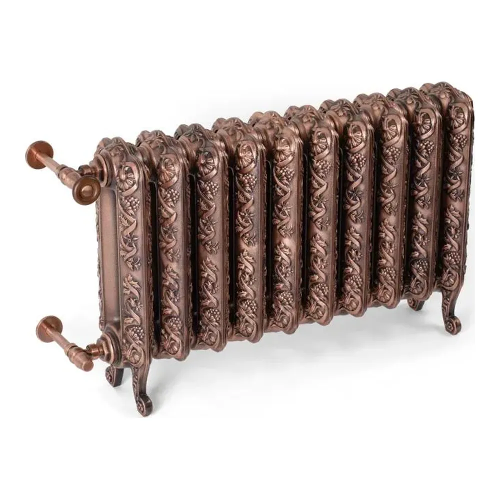 Gietijzeren radiator Kaszub met ornamenten in een koperkleurige afwerking, schuin vooraanzicht