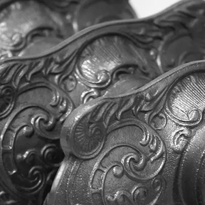 Close-up van de gegoten ledenrand van de gietijzeren radiator Oxford