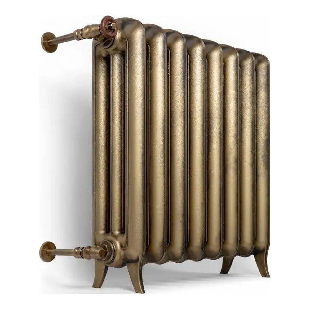 Gietijzeren radiator Plain 3K in een messingkleurige afwerking, schuin aanzicht