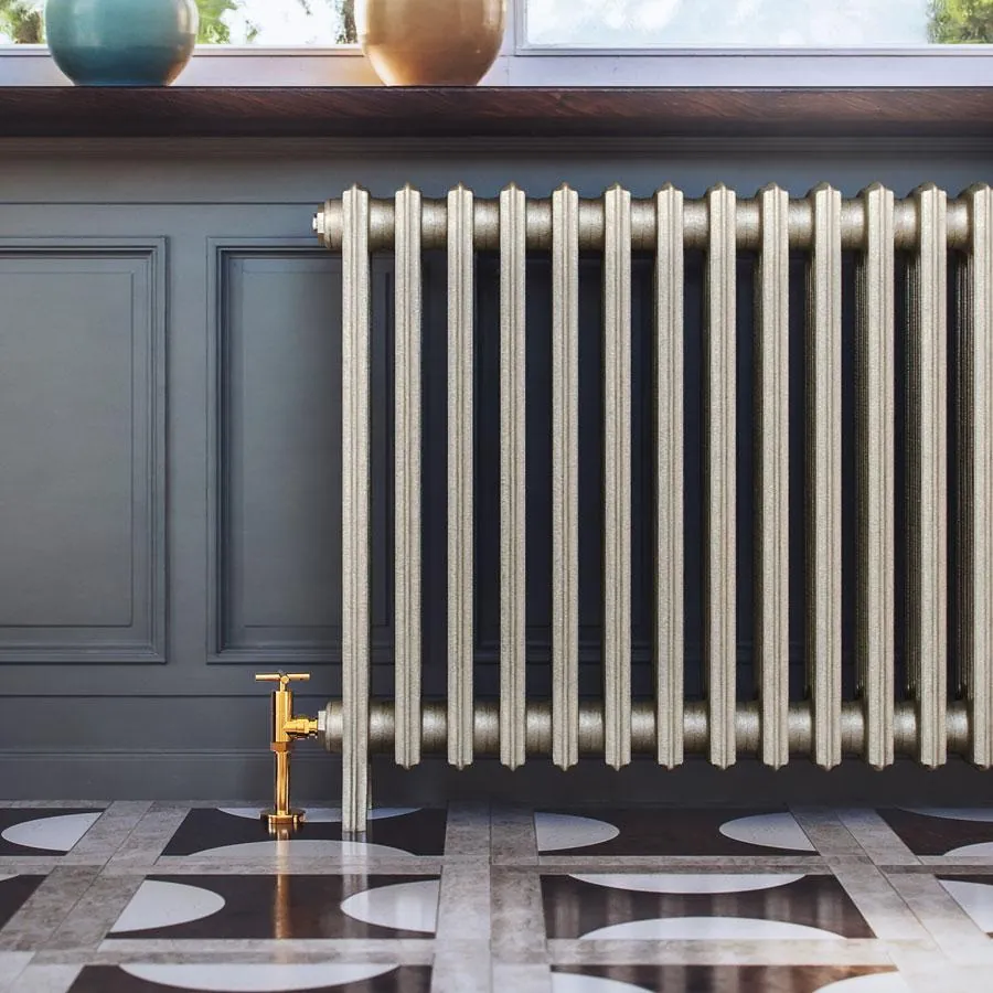 Gietijzeren radiator Stylos in een interieur, vooraanzicht